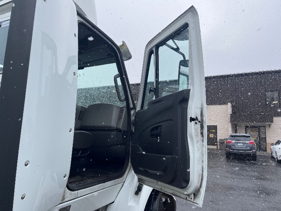 Day Cab Tractor-Heavy Duty Tractors-International-2017-8600-Montgomery-NY-305,119\n\t\tmiles-$ 25,000 - Image 12