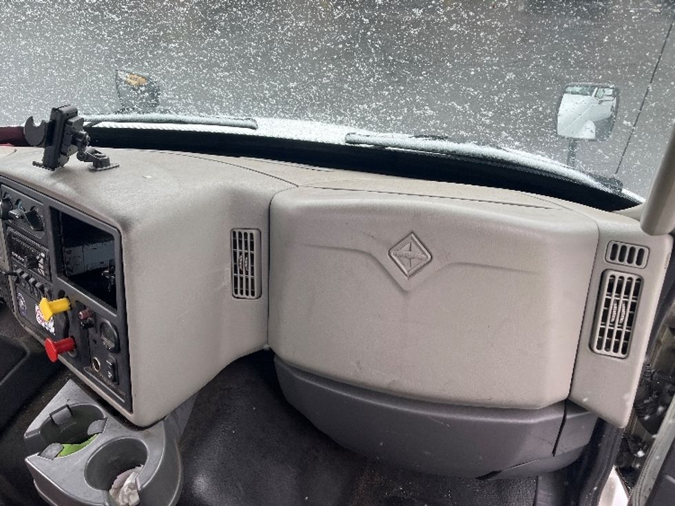 Day Cab Tractor-Heavy Duty Tractors-International-2017-8600-Montgomery-NY-305,119\n\t\tmiles-$ 25,000 - Image 13