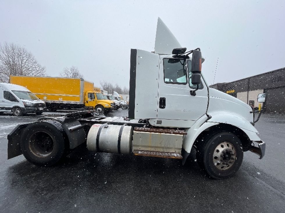 Day Cab Tractor-Heavy Duty Tractors-International-2017-8600-Montgomery-NY-305,119\n\t\tmiles-$ 25,000 - Image 8
