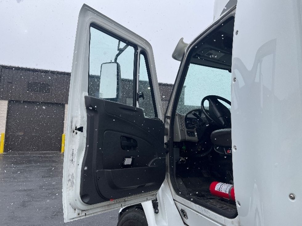 Day Cab Tractor-Heavy Duty Tractors-International-2017-8600-Montgomery-NY-305,119\n\t\tmiles-$ 25,000 - Image 9