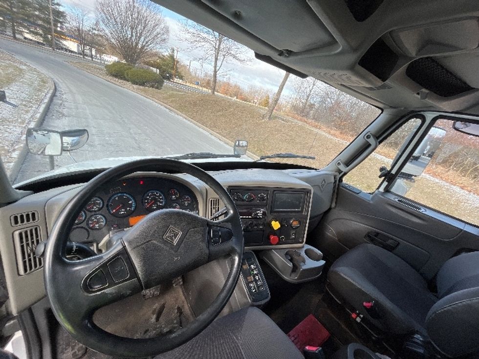 Day Cab Tractor-Heavy Duty Tractors-International-2017-8600-Montgomery-NY-340,040\n\t\tmiles-$ 22,750 - Image 10