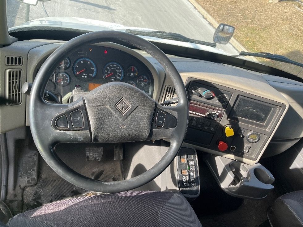 Day Cab Tractor-Heavy Duty Tractors-International-2017-8600-Montgomery-NY-340,040\n\t\tmiles-$ 22,750 - Image 11