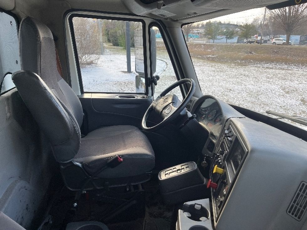 Day Cab Tractor-Heavy Duty Tractors-International-2017-8600-Montgomery-NY-340,040\n\t\tmiles-$ 22,750 - Image 14