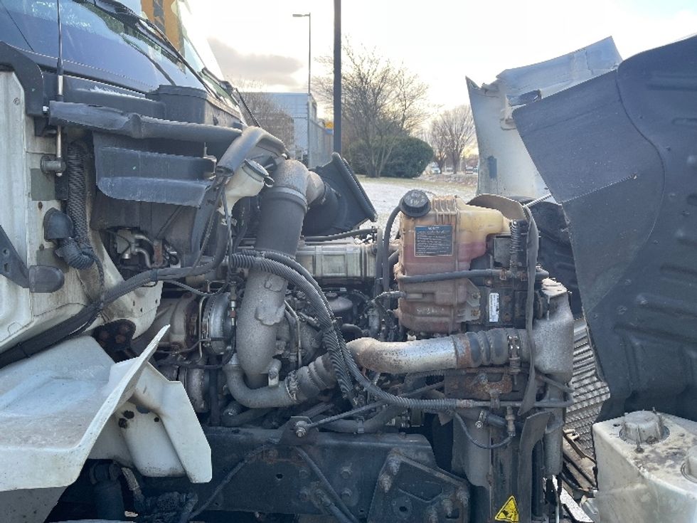 Day Cab Tractor-Heavy Duty Tractors-International-2017-8600-Montgomery-NY-340,040\n\t\tmiles-$ 22,750 - Image 15