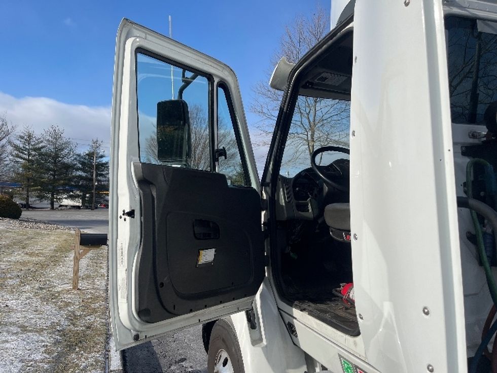 Day Cab Tractor-Heavy Duty Tractors-International-2017-8600-Montgomery-NY-340,040\n\t\tmiles-$ 22,750 - Image 9