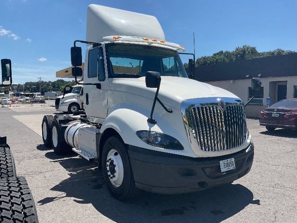 Day Cab Tractor-Heavy Duty Tractors-International-2017-ProStar-Cleveland-TN-239,216\n\t\tmiles-$ 34,250 - Image 1