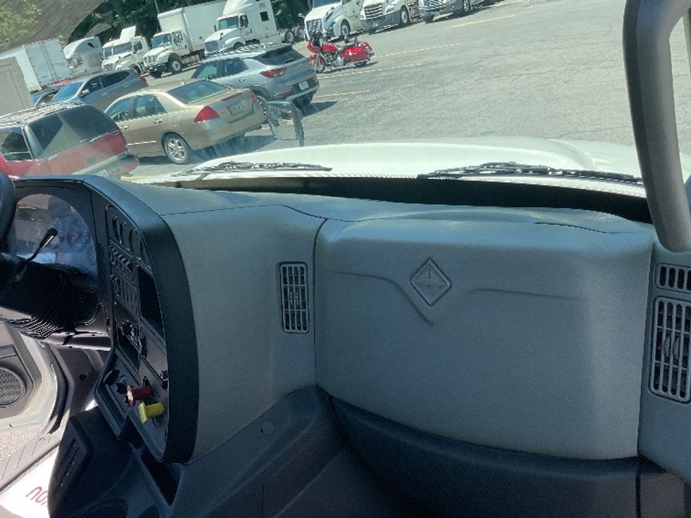 Day Cab Tractor-Heavy Duty Tractors-International-2017-ProStar-Cleveland-TN-239,216\n\t\tmiles-$ 34,250 - Image 13