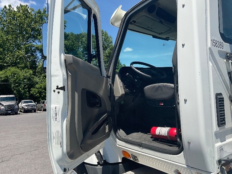 Day Cab Tractor-Heavy Duty Tractors-International-2017-ProStar-Cleveland-TN-239,216\n\t\tmiles-$ 34,250 - Image 9