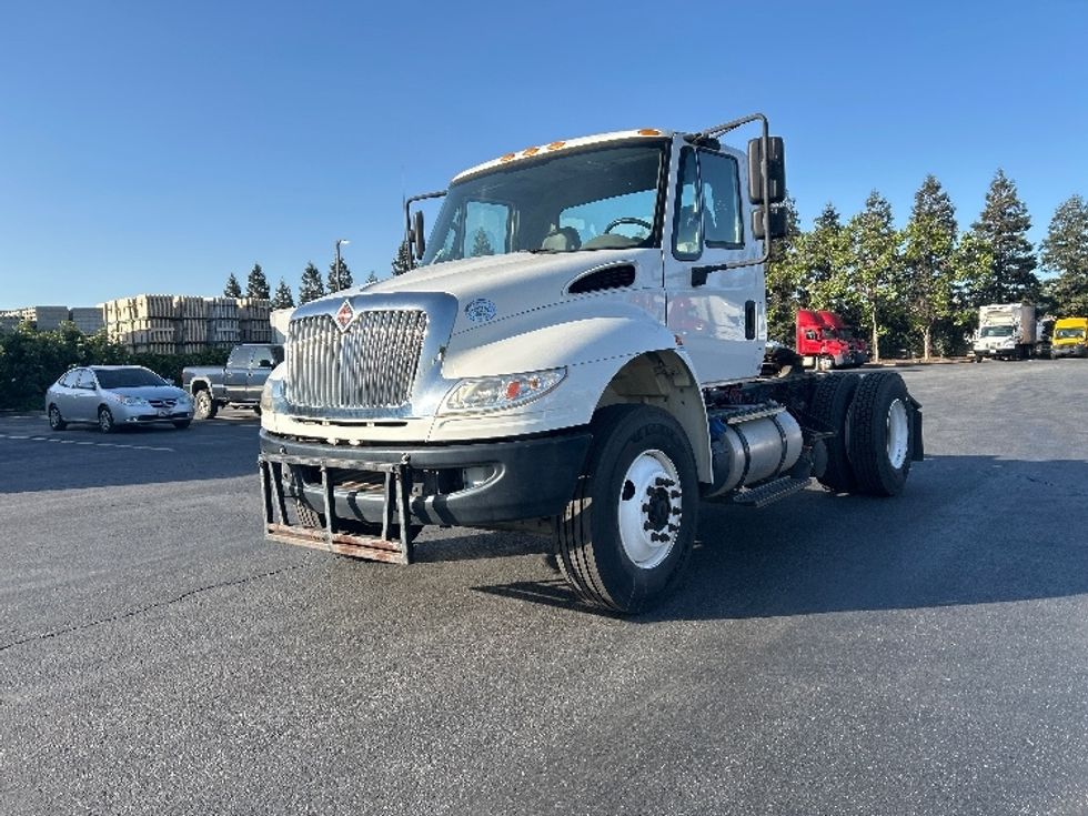 Day Cab Tractor-Heavy Duty Tractors-International-2018-4400-Gilroy-CA-44,675\n\t\tmiles-$ 54,750 - Image 3