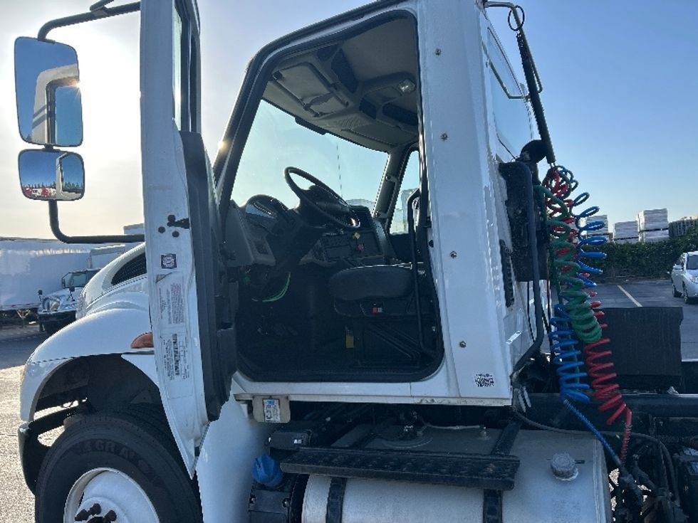 Day Cab Tractor-Heavy Duty Tractors-International-2018-4400-Gilroy-CA-44,675\n\t\tmiles-$ 54,750 - Image 9