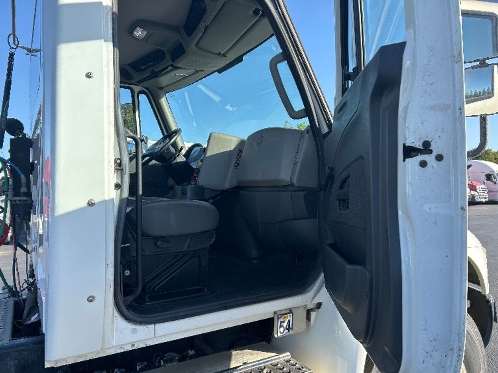 Day Cab Tractor-Heavy Duty Tractors-International-2018-4400-Gilroy-CA-67,876\n\t\tmiles-$ 53,500 - Image 12