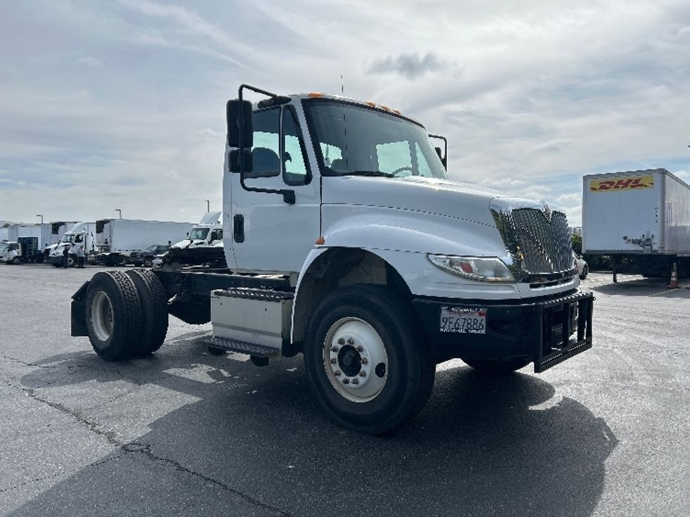Day Cab Tractor-Heavy Duty Tractors-International-2018-4400-Gilroy-CA-70,142\n\t\tmiles-$ 53,500 - Image 1