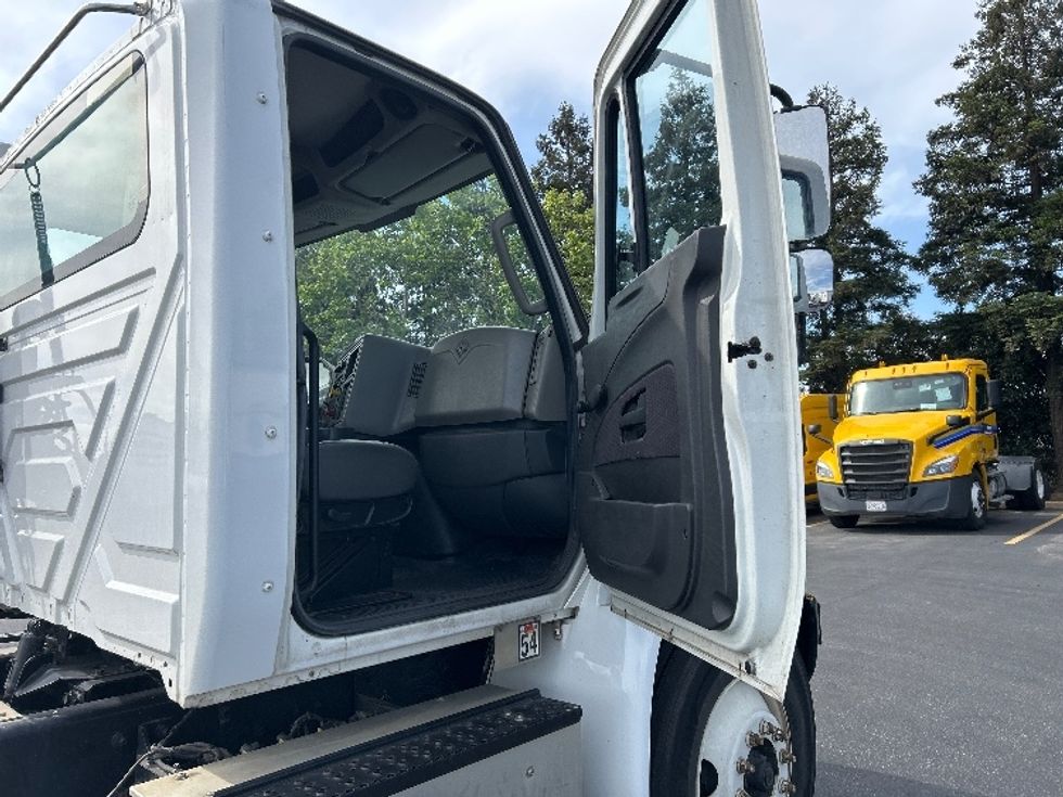 Day Cab Tractor-Heavy Duty Tractors-International-2018-4400-Gilroy-CA-70,142\n\t\tmiles-$ 53,500 - Image 12
