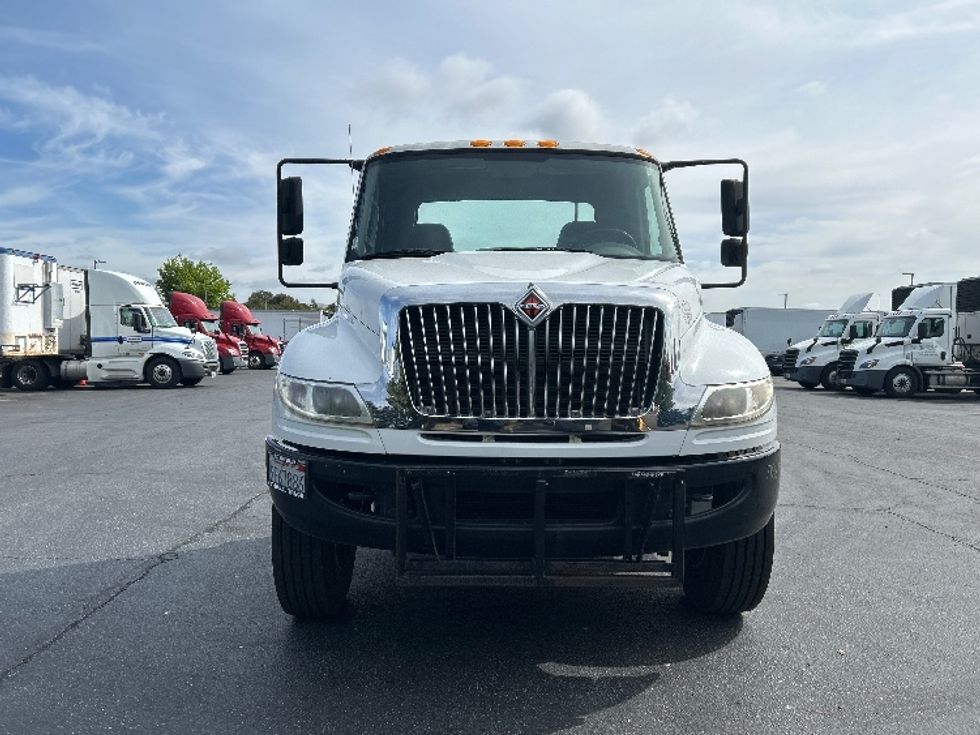 Day Cab Tractor-Heavy Duty Tractors-International-2018-4400-Gilroy-CA-70,142\n\t\tmiles-$ 53,500 - Image 2