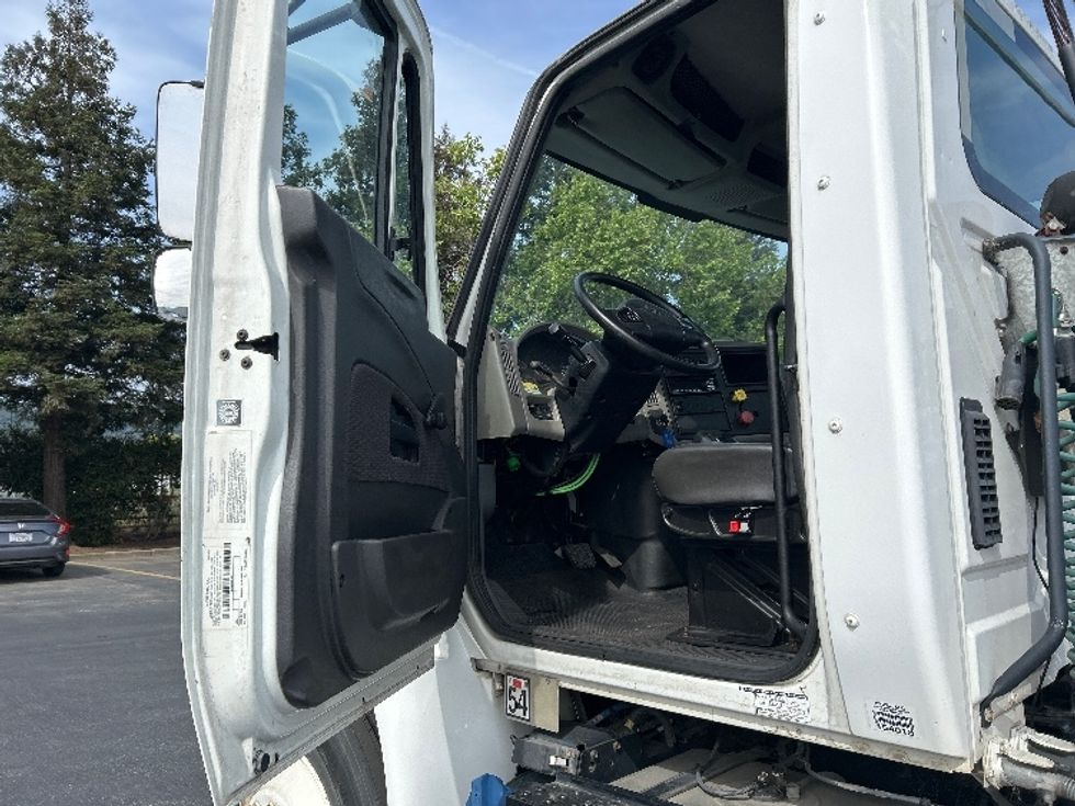 Day Cab Tractor-Heavy Duty Tractors-International-2018-4400-Gilroy-CA-70,142\n\t\tmiles-$ 53,500 - Image 9