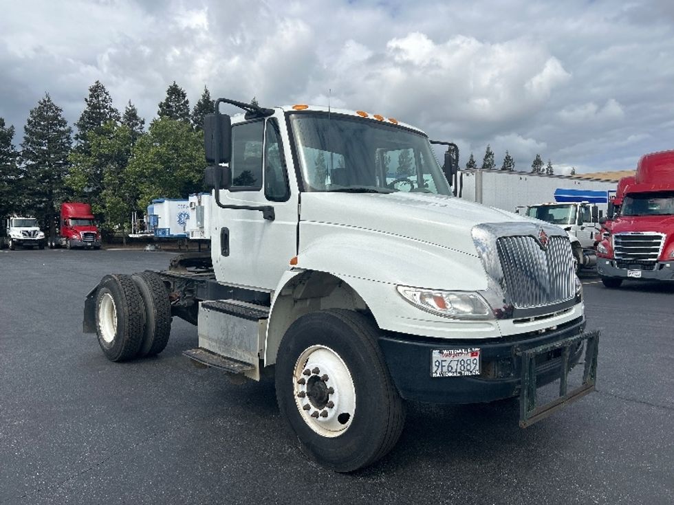 Day Cab Tractor-Heavy Duty Tractors-International-2018-4400-Gilroy-CA-83,591\n\t\tmiles-$ 52,750 - Image 1