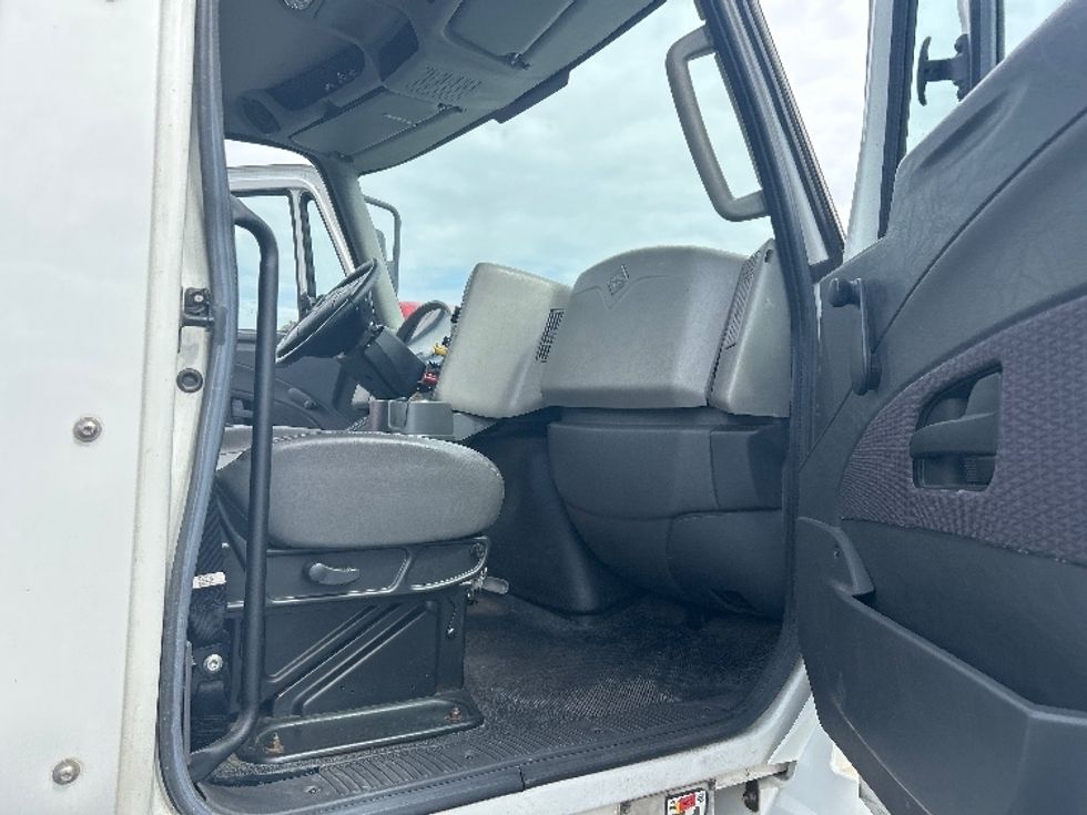 Day Cab Tractor-Heavy Duty Tractors-International-2018-4400-Gilroy-CA-83,591\n\t\tmiles-$ 52,750 - Image 12