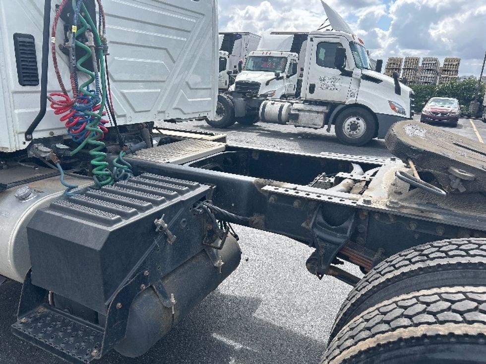 Day Cab Tractor-Heavy Duty Tractors-International-2018-4400-Gilroy-CA-83,591\n\t\tmiles-$ 52,750 - Image 17
