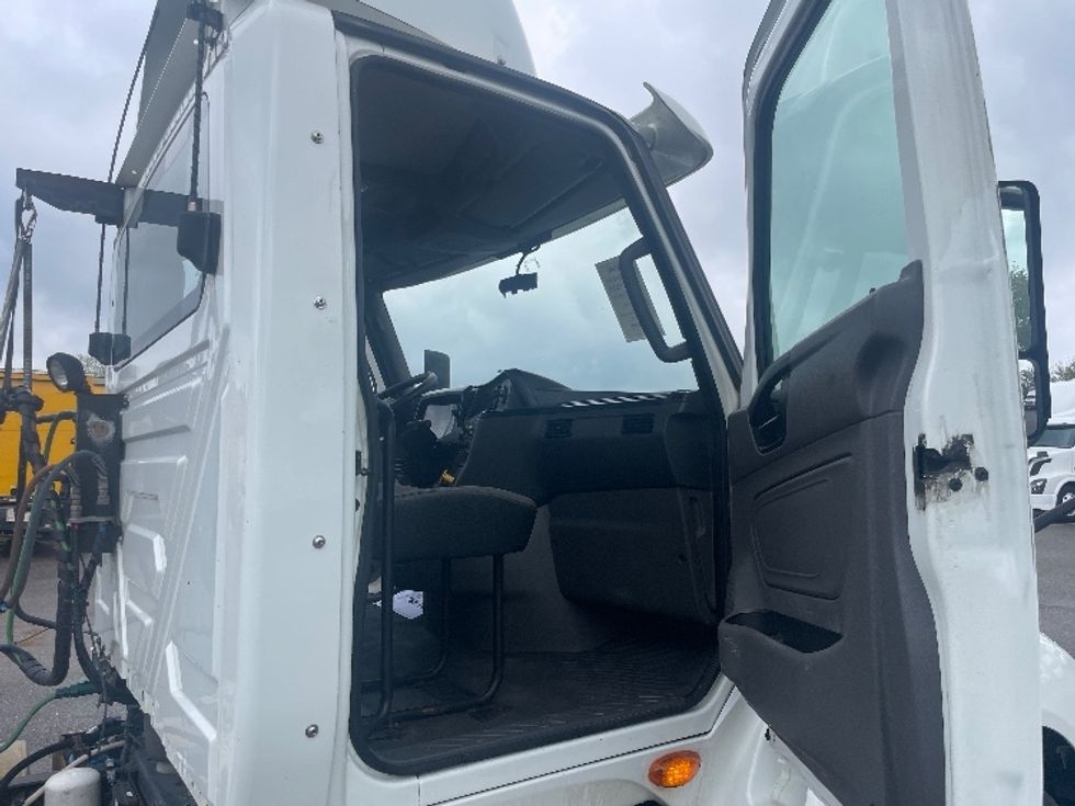 Day Cab Tractor-Heavy Duty Tractors-International-2018-LT625-Akron-OH-411,875\n\t\tmiles-$ 25,500 - Image 12