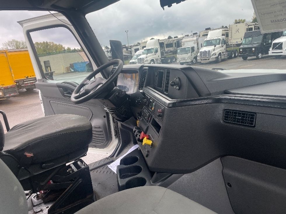 Day Cab Tractor-Heavy Duty Tractors-International-2018-LT625-Akron-OH-411,875\n\t\tmiles-$ 25,500 - Image 14