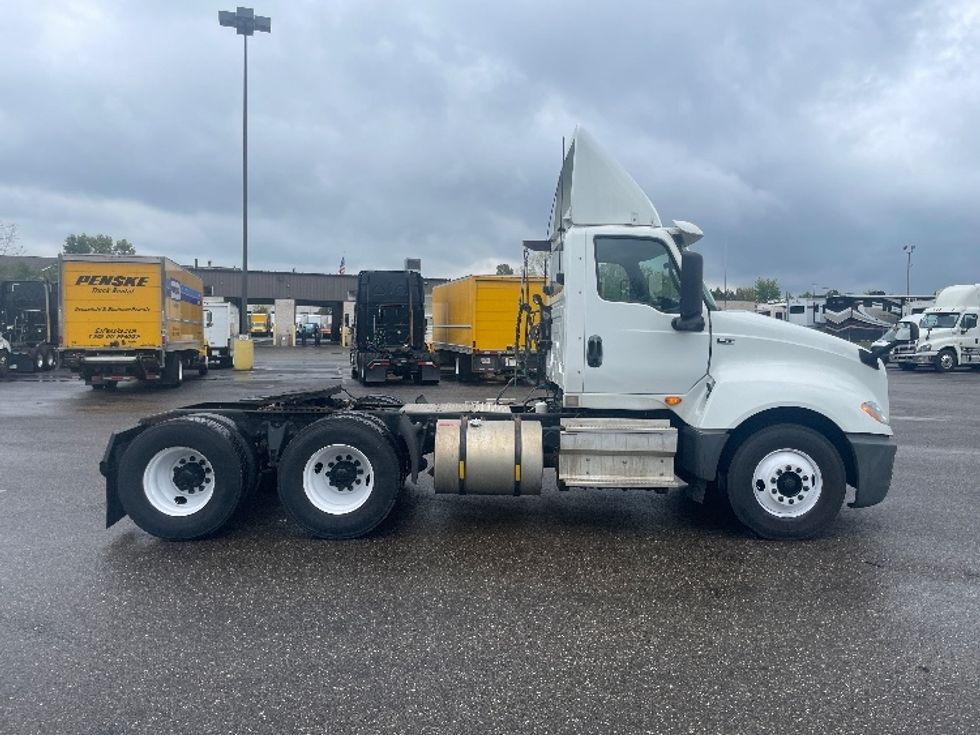 Day Cab Tractor-Heavy Duty Tractors-International-2018-LT625-Akron-OH-411,875\n\t\tmiles-$ 25,500 - Image 8