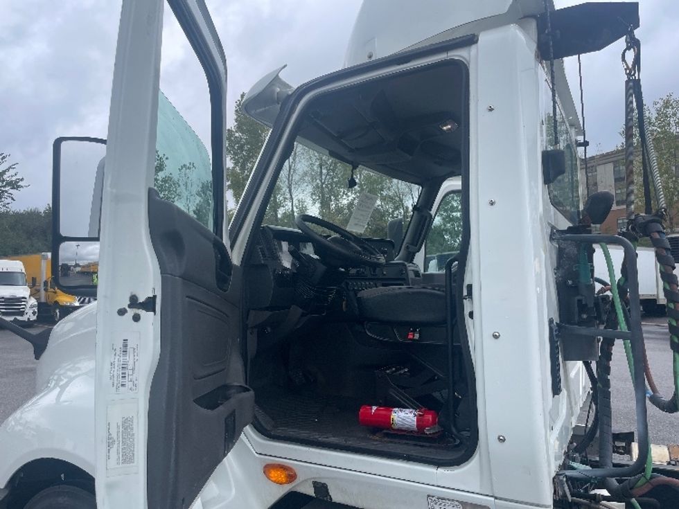 Day Cab Tractor-Heavy Duty Tractors-International-2018-LT625-Akron-OH-411,875\n\t\tmiles-$ 25,500 - Image 9