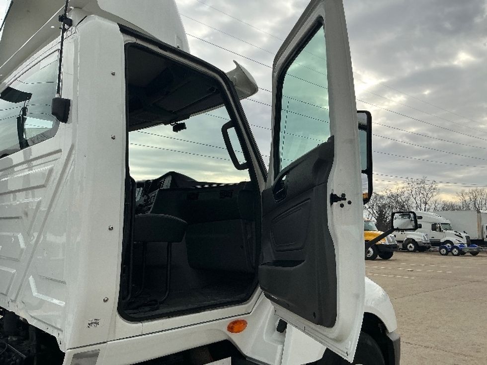 Day Cab Tractor-Heavy Duty Tractors-International-2018-LT625-Allen Park-MI-278,398\n\t\tmiles-$ 29,500 - Image 12