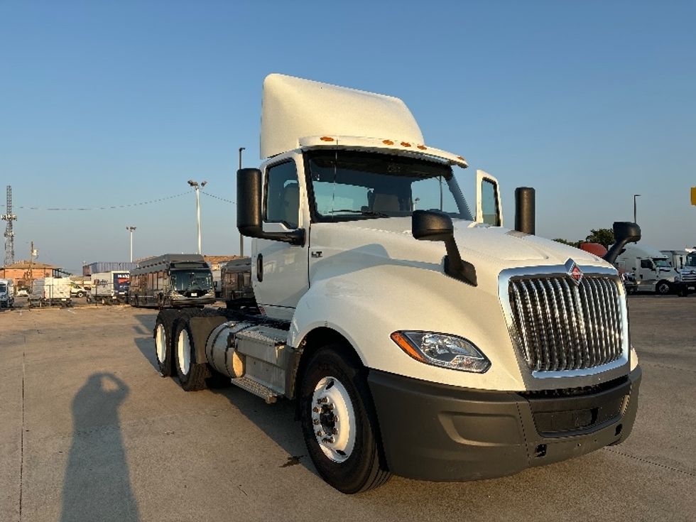 Day Cab Tractor-Heavy Duty Tractors-International-2018-LT625-Arlington-TX-540,746\n\t\tmiles-$ 22,500 - Image 1