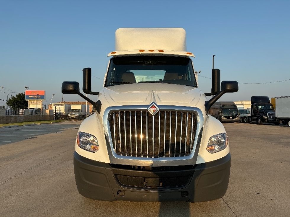 Day Cab Tractor-Heavy Duty Tractors-International-2018-LT625-Arlington-TX-540,746\n\t\tmiles-$ 22,500 - Image 2