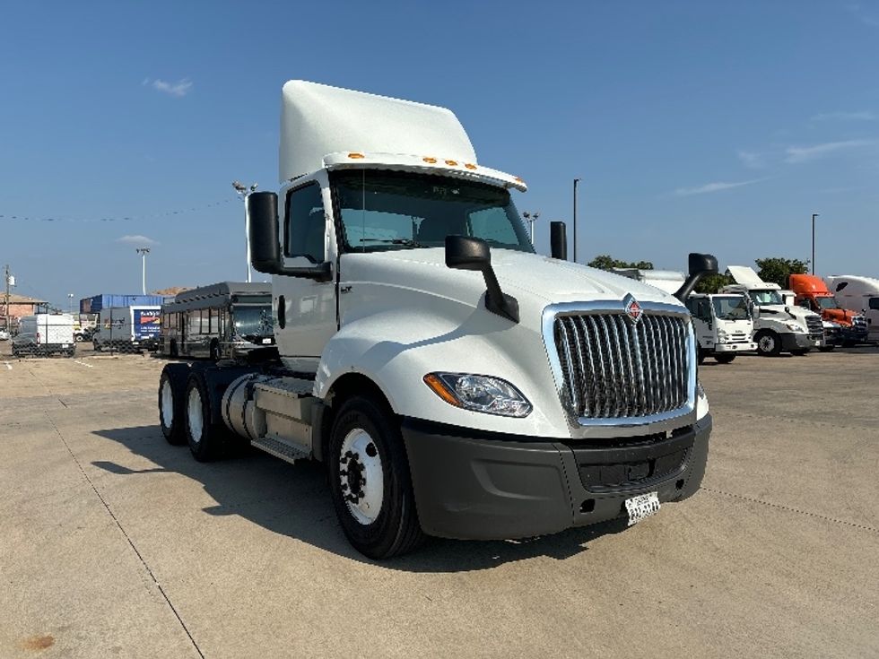 Day Cab Tractor-Heavy Duty Tractors-International-2018-LT625-Arlington-TX-558,694\n\t\tmiles-$ 22,500 - Image 1