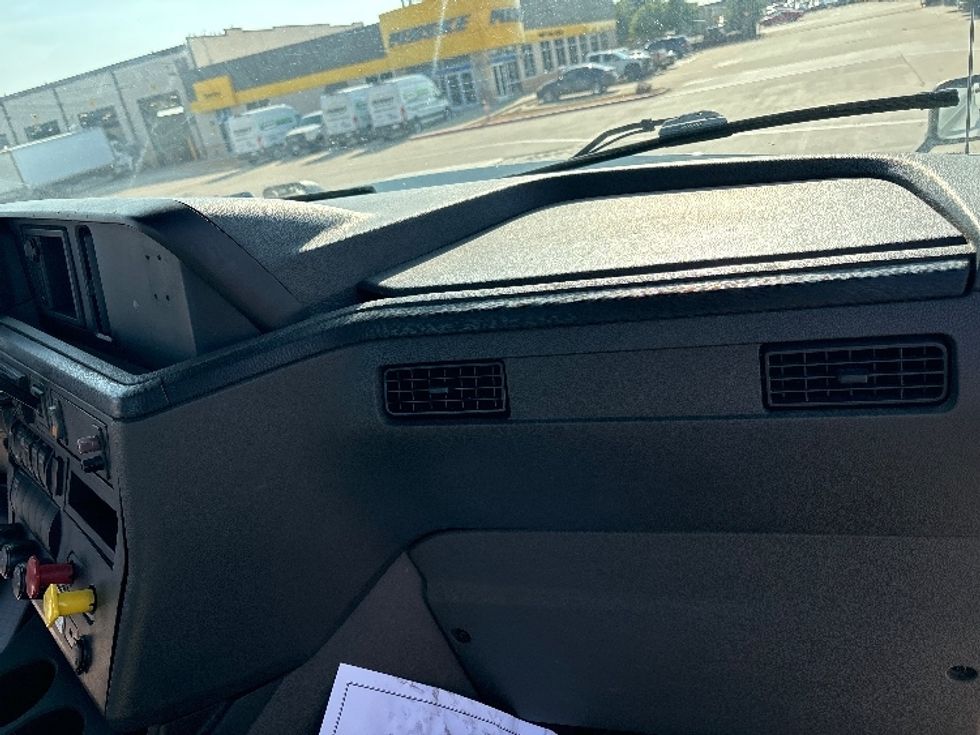 Day Cab Tractor-Heavy Duty Tractors-International-2018-LT625-Arlington-TX-558,694\n\t\tmiles-$ 22,500 - Image 12