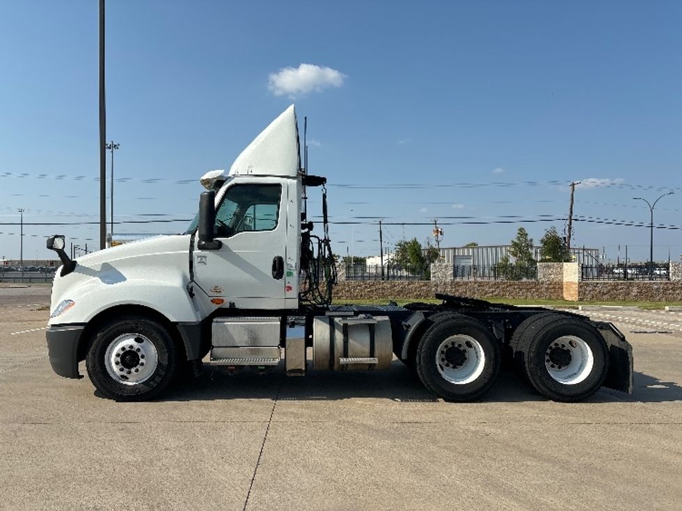 Day Cab Tractor-Heavy Duty Tractors-International-2018-LT625-Arlington-TX-558,694\n\t\tmiles-$ 22,500 - Image 4