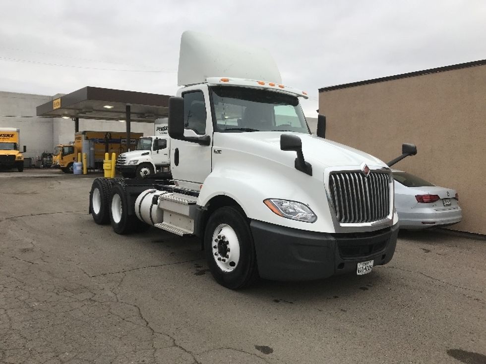 Day Cab Tractor-Heavy Duty Tractors-International-2018-LT625-Aurora-CO-372,325\n\t\tmiles-$ 26,250 - Image 1