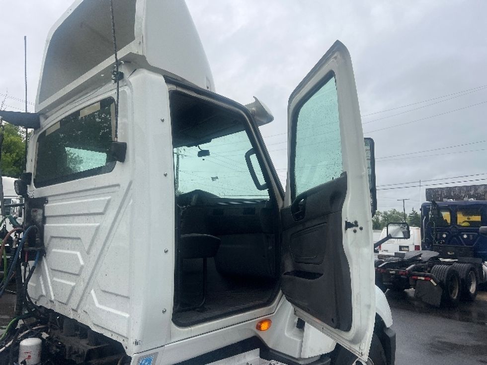 Day Cab Tractor-Heavy Duty Tractors-International-2018-LT625-Baltimore-MD-275,218\n\t\tmiles-$ 22,500 - Image 12