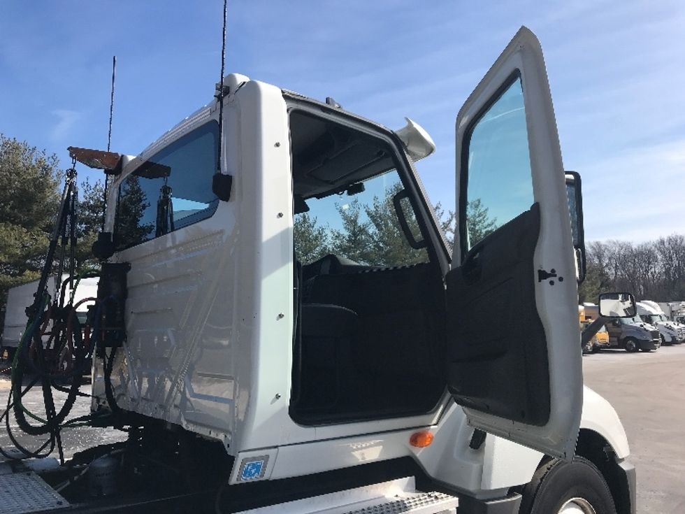 Day Cab Tractor-Heavy Duty Tractors-International-2018-LT625-Bensalem-PA-253,825\n\t\tmiles-$ 22,500 - Image 12