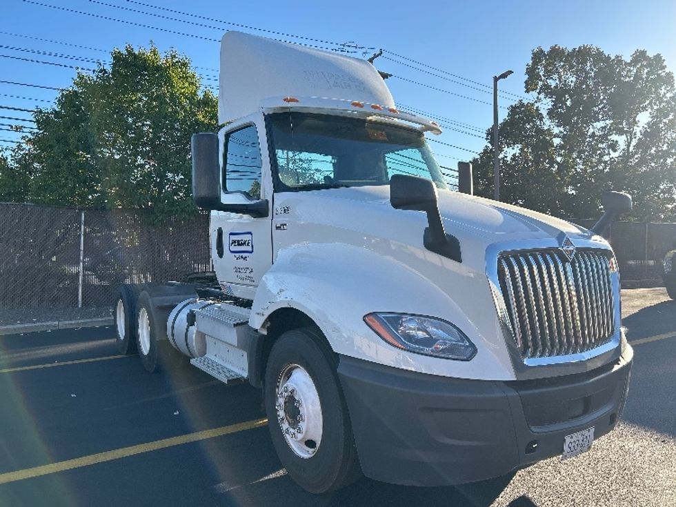 Day Cab Tractor-Heavy Duty Tractors-International-2018-LT625-Braintree-MA-328,142\n\t\tmiles-$ 21,500 - Image 1