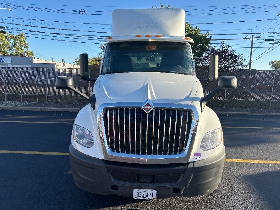 Day Cab Tractor-Heavy Duty Tractors-International-2018-LT625-Braintree-MA-328,142\n\t\tmiles-$ 21,500 - Image 2