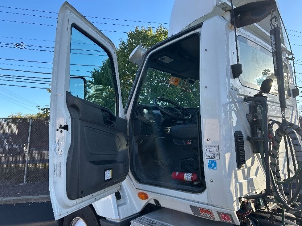 Day Cab Tractor-Heavy Duty Tractors-International-2018-LT625-Braintree-MA-328,142\n\t\tmiles-$ 21,500 - Image 9