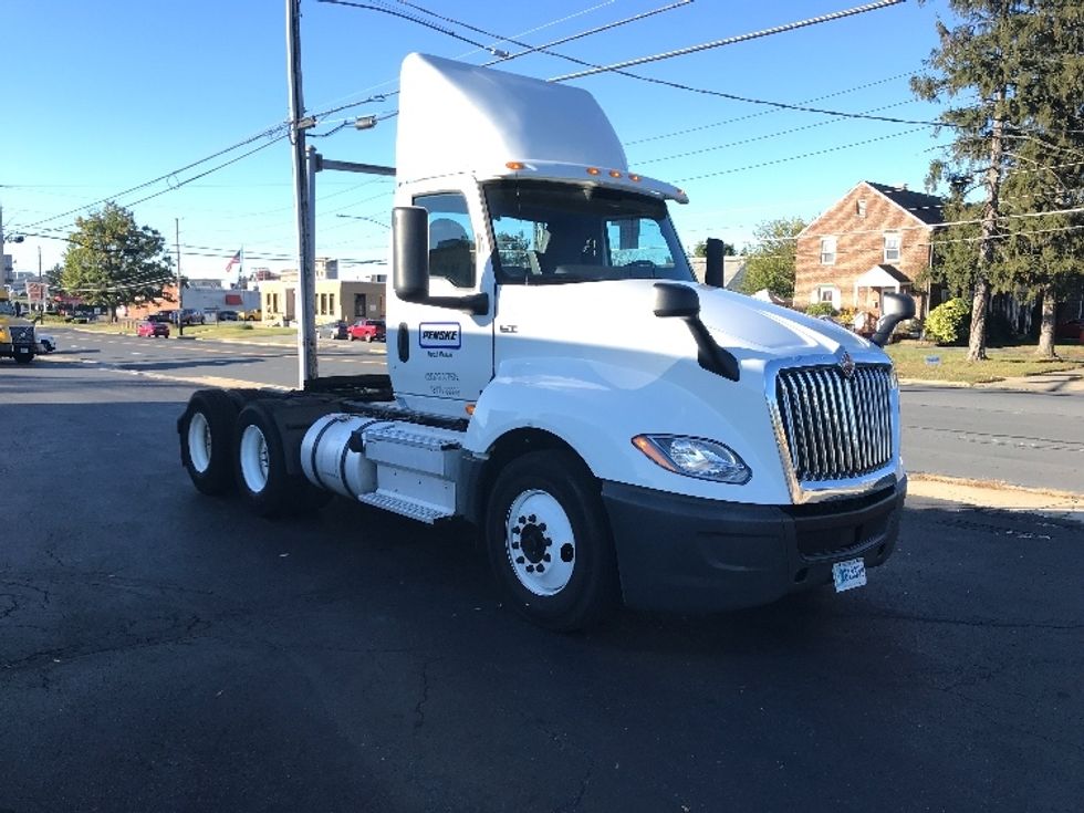 Day Cab Tractor-Heavy Duty Tractors-International-2018-LT625-Center Valley-PA-347,559\n\t\tmiles-$ 19,750 - Image 1
