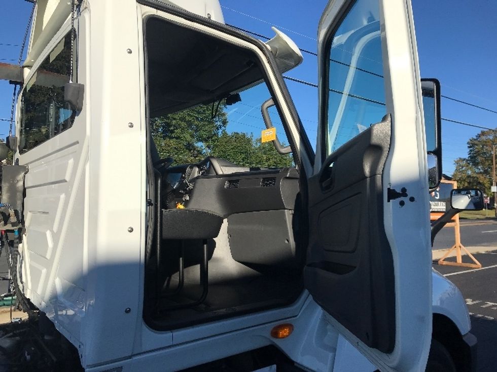 Day Cab Tractor-Heavy Duty Tractors-International-2018-LT625-Center Valley-PA-347,559\n\t\tmiles-$ 19,750 - Image 12