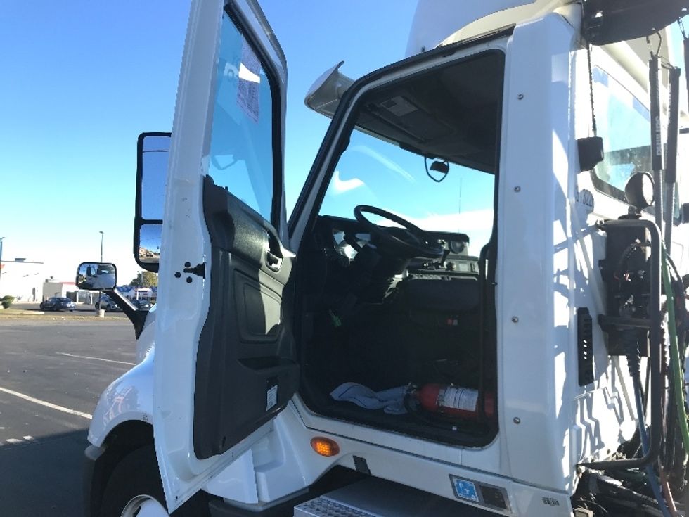 Day Cab Tractor-Heavy Duty Tractors-International-2018-LT625-Center Valley-PA-347,559\n\t\tmiles-$ 19,750 - Image 9