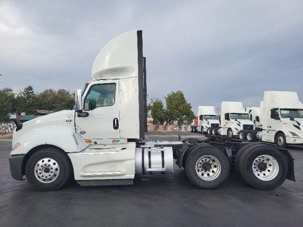Day Cab Tractor-Heavy Duty Tractors-International-2018-LT625-Ceres-CA-477,659\n\t\tmiles-$ 35,000 - Image 4