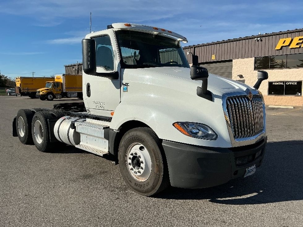Day Cab Tractor-Heavy Duty Tractors-International-2018-LT625-Cincinnati-OH-432,828\n\t\tmiles-$ 21,750 - Image 1