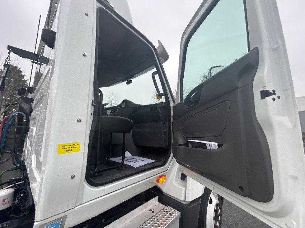 Day Cab Tractor-Heavy Duty Tractors-International-2018-LT625-Clackamas-OR-265,668\n\t\tmiles-$ 24,500 - Image 12
