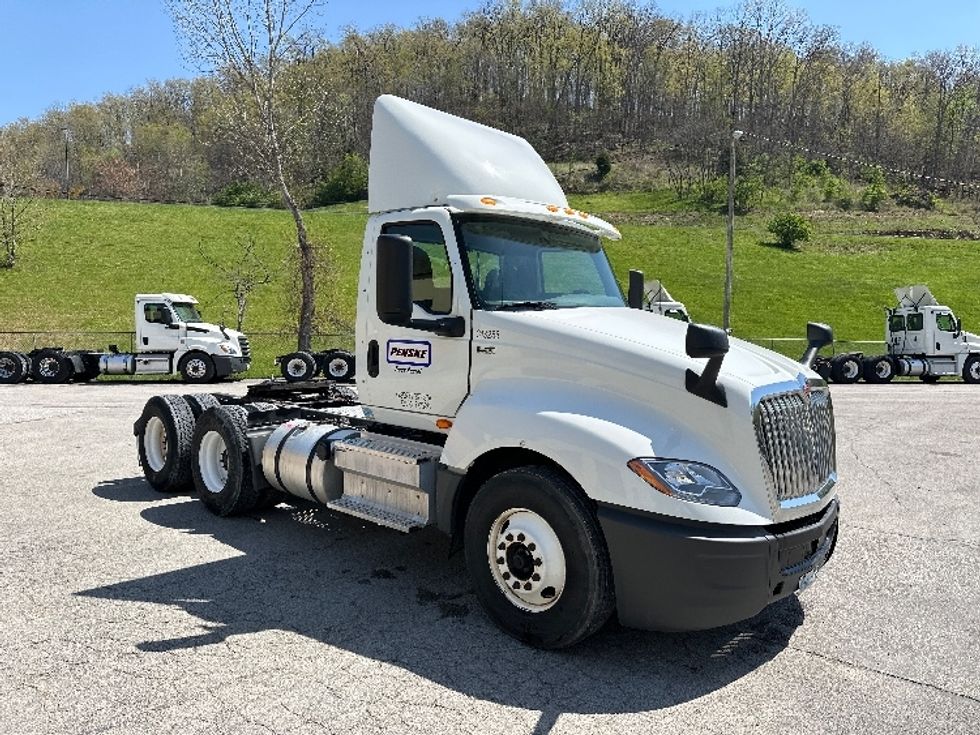 Day Cab Tractor-Heavy Duty Tractors-International-2018-LT625-Columbus-OH-299,308\n\t\tmiles-$ 23,500 - Image 1