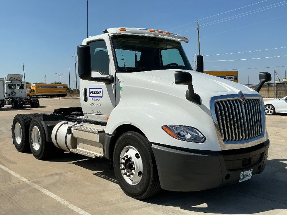 Day Cab Tractor-Heavy Duty Tractors-International-2018-LT625-Dallas-TX-376,304\n\t\tmiles-$ 25,000 - Image 1