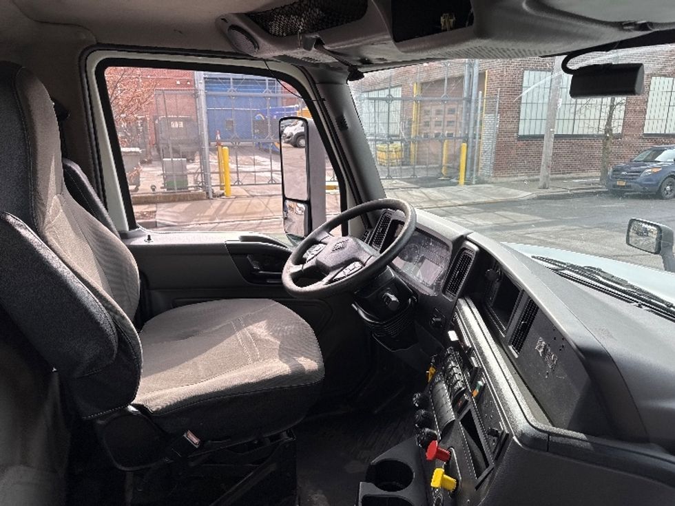 2018 International LT625 LT photo 14