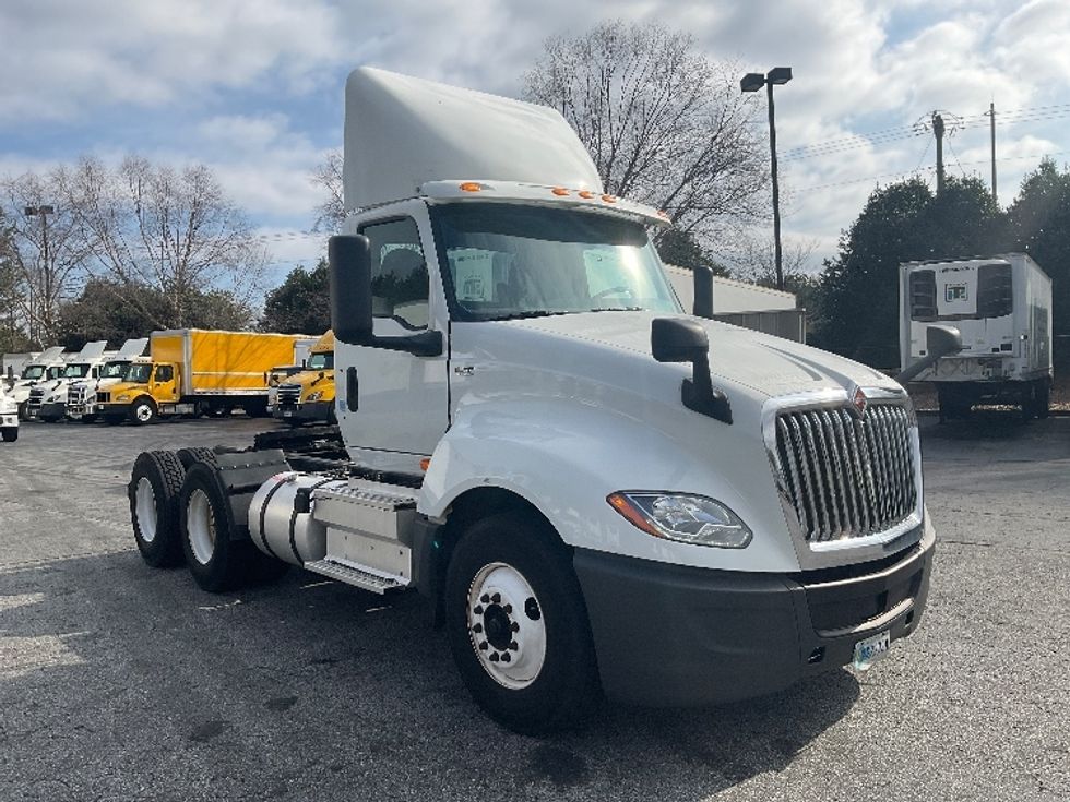 Day Cab Tractor-Heavy Duty Tractors-International-2018-LT625-Duluth-GA-276,702\n\t\tmiles-$ 28,750 - Image 1