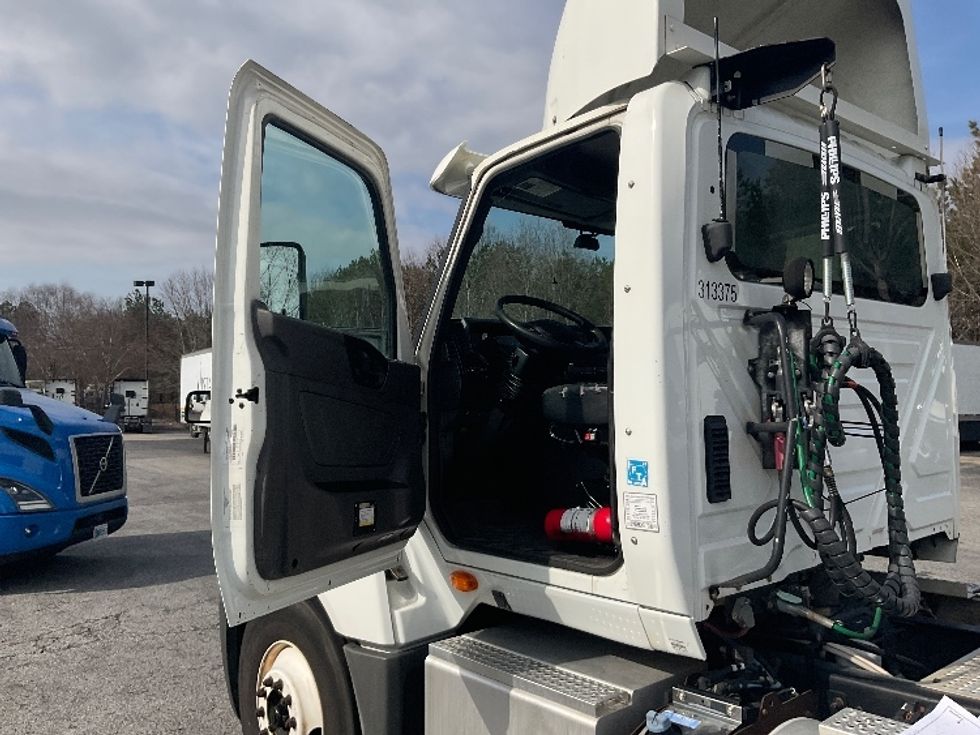 Day Cab Tractor-Heavy Duty Tractors-International-2018-LT625-Duluth-GA-276,702\n\t\tmiles-$ 28,750 - Image 9