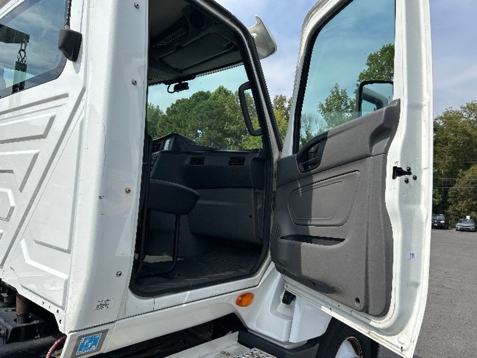 Day Cab Tractor-Heavy Duty Tractors-International-2018-LT625-Duluth-GA-340,436\n\t\tmiles-$ 24,500 - Image 12
